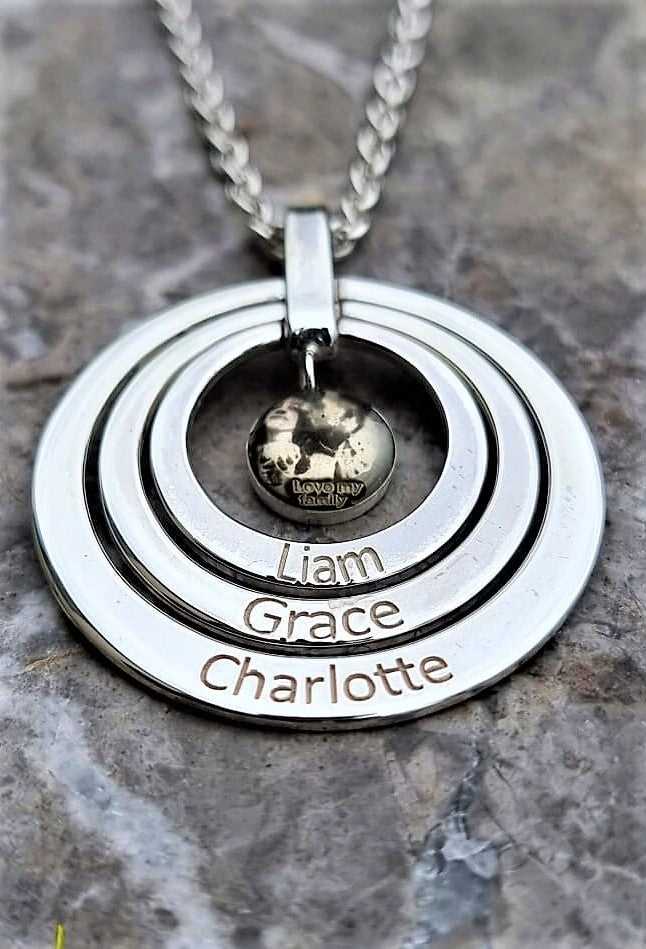 Engraved three name discs Pendant With Picture